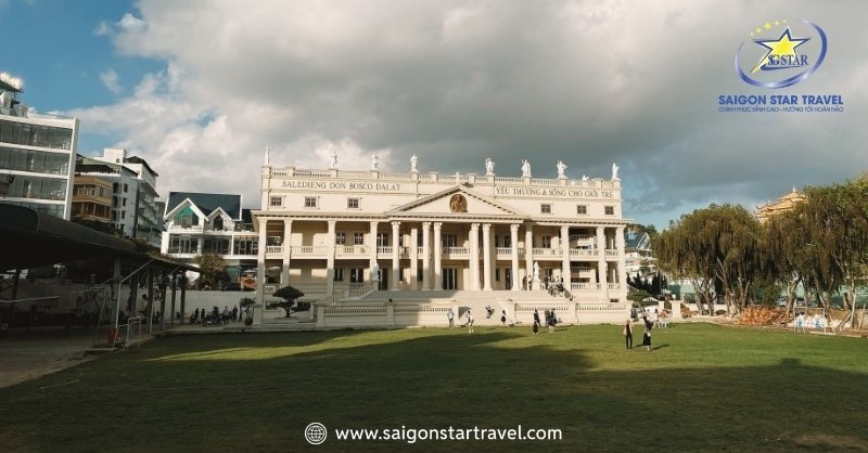 Đi Đà Lạt Mùa Nào Đẹp Nhất? Chi Tiết Các Mùa Nên Đi Du Lịch | Saigon Star Travel Khung cảnh không khác gì trời Tây