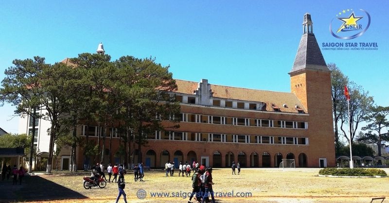 Danh Lam Thắng Cảnh Đà Lạt – Nên Đi Đâu Cho Bõ Công? | Saigon Star Travel Trường Cao Đẳng Sư Phạm Đà Lạt Có Tháp Chuông Cao Vút