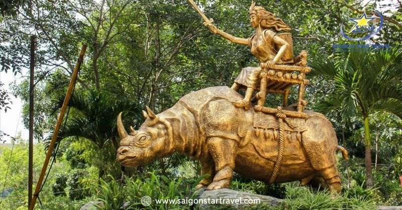 Sự Hấp Dẫn Của Thác Pongour - Nam Thiên Đệ Nhất Thác | Saigon Star Travel Tượng nàng tù trưởng Kanai tại Thác Pongour Đà Lạt