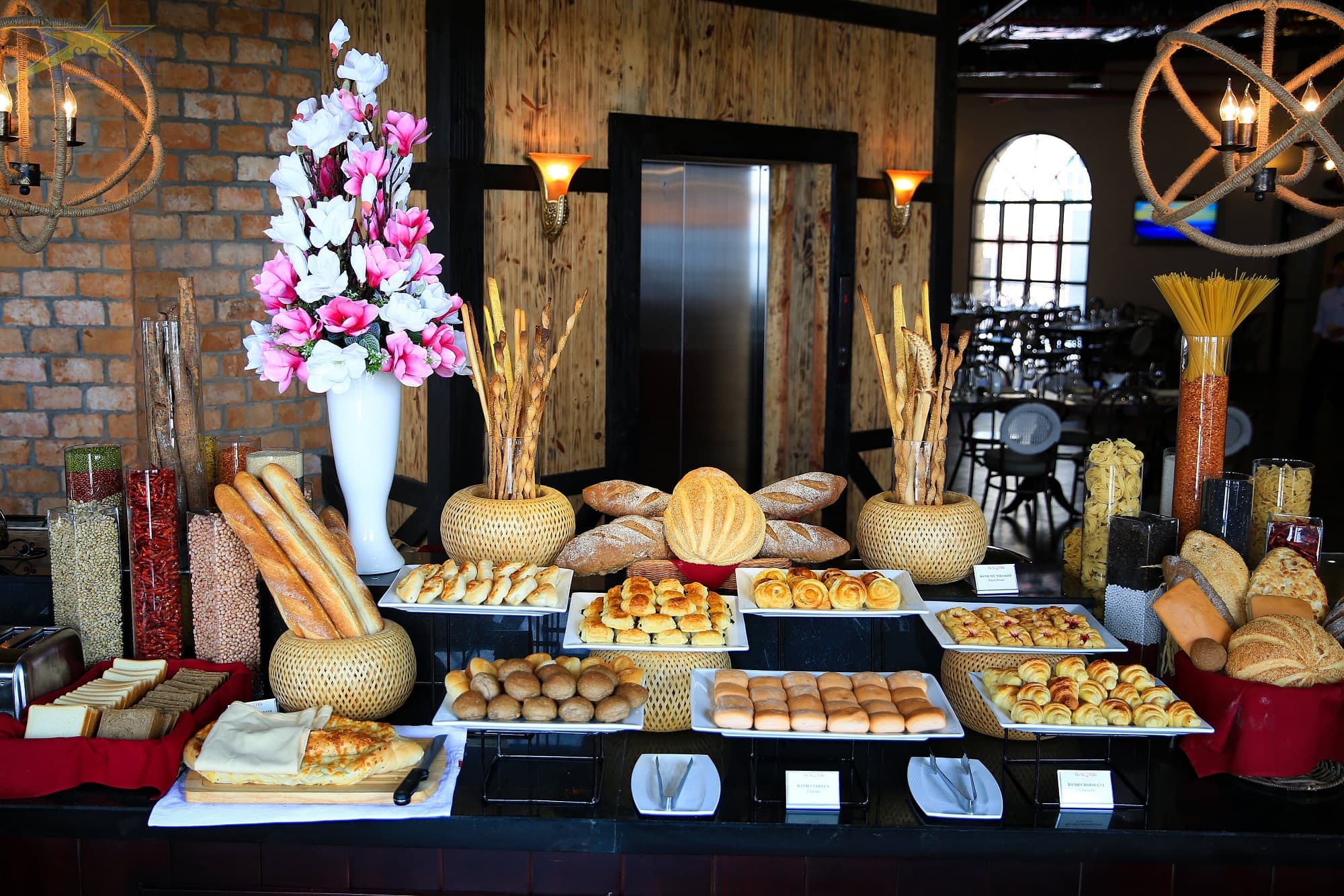 Những địa điểm ăn uống cực hấp dẫn tại Bà Nà Hill Đà Nẵng | Saigon Star Travel Nhà hàng La Lavande tại Bà Nà Hill Đà Nẵng