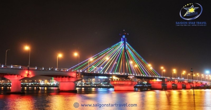 cầu sông Hàn Đà Nẵng tỏa sáng giữa màng đêm
