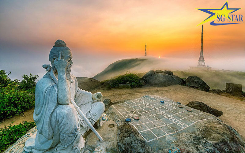 Đỉnh Bàn Cờ trên bán đảo Sơn Trà