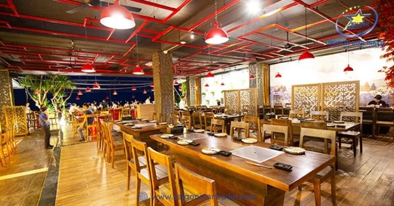 Không gian sang trọng ở Little DaNang Restaurant