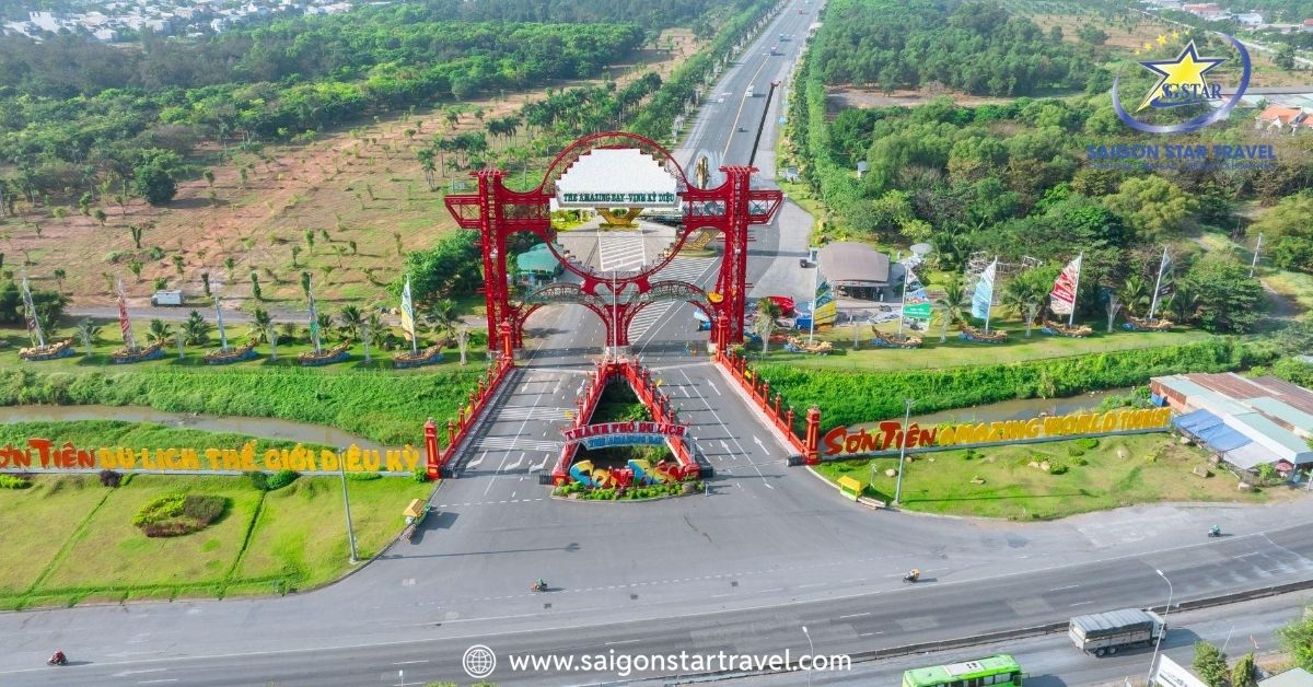 Toàn cảnh cổng chào của Khu du lịch Sơn Tiên. (Ảnh minh họa)