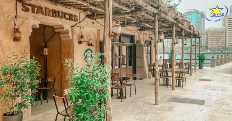 Tour Dubai 5 Ngày 4 Đêm | Bay Emirates Airlines 5 sao | Saigon Star Travel Quý khách check–in tại quán Starbuck “nhà tranh vách đất” kiểu xa xưa ở Dubai