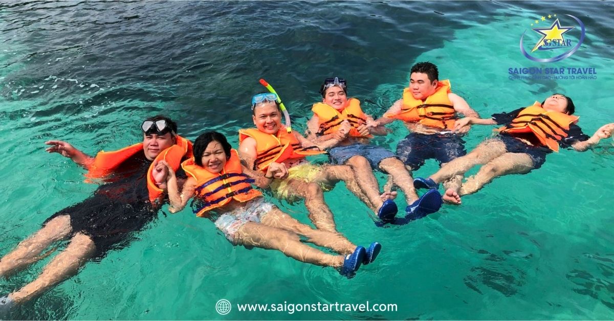 Tắm biển & Lặn ngắm san hô tại Hòn Sơn