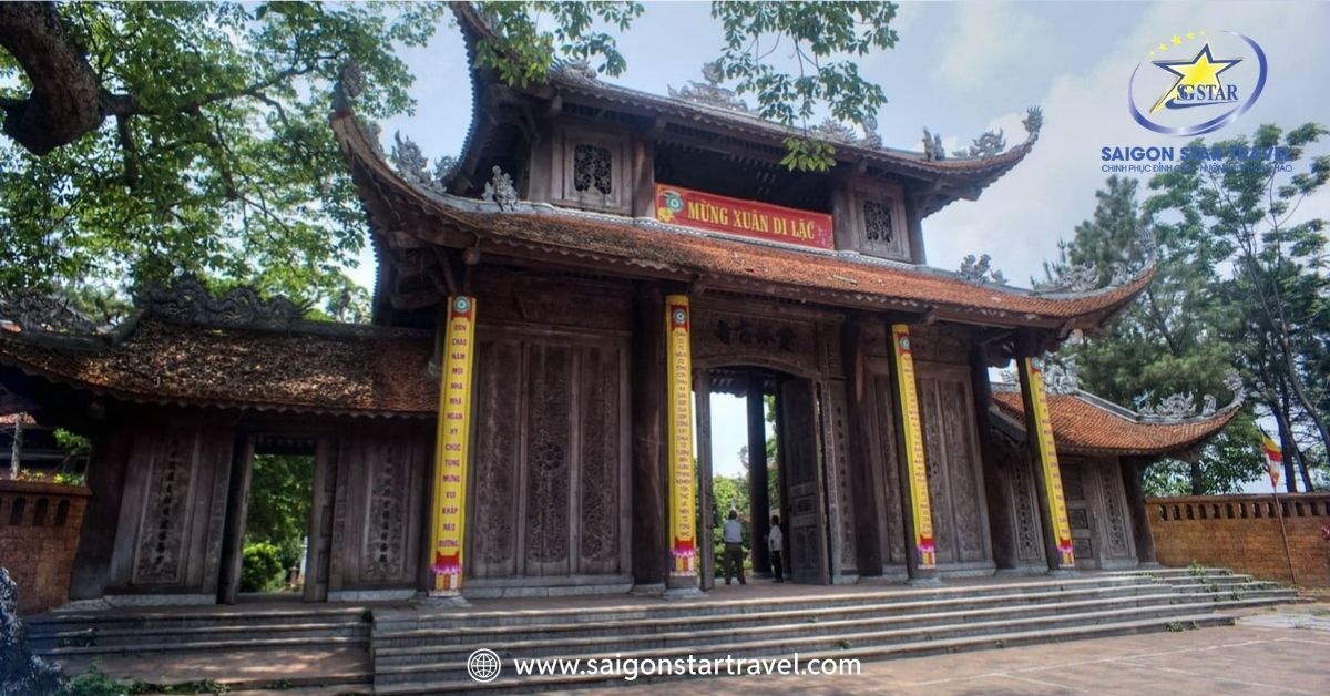 Cổng Tam Quan chùa Nôm Hưng Yên