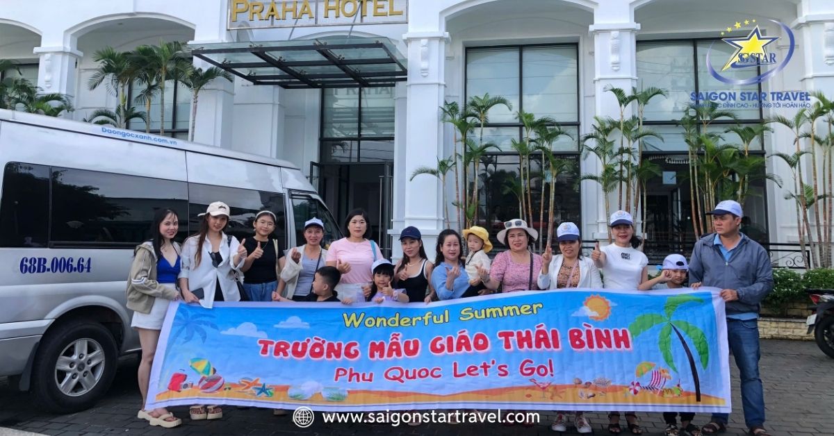 Khách hàng của Saigon Star Travel tận hưởng biển xanh cát trắng tại Phú Quốc sau hành trình tàu cao tốc