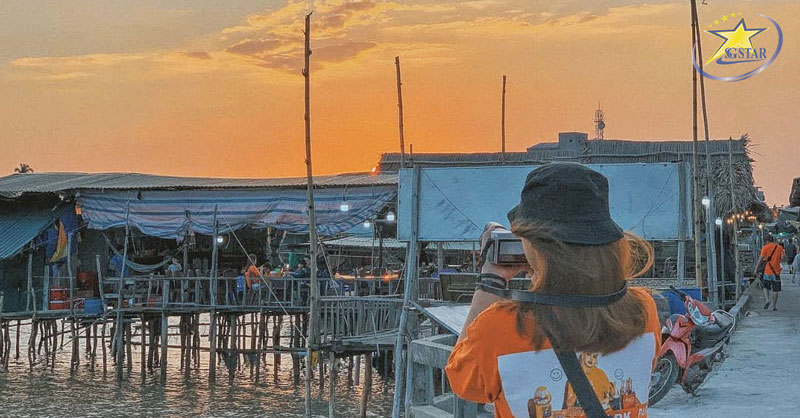 Du lịch Làng Chài Hàm Ninh Phú Quốc ăn gì, chơi gì? | Saigon Star Travel Hoàng hôn ở làng chài Hàm Ninh rất đẹp