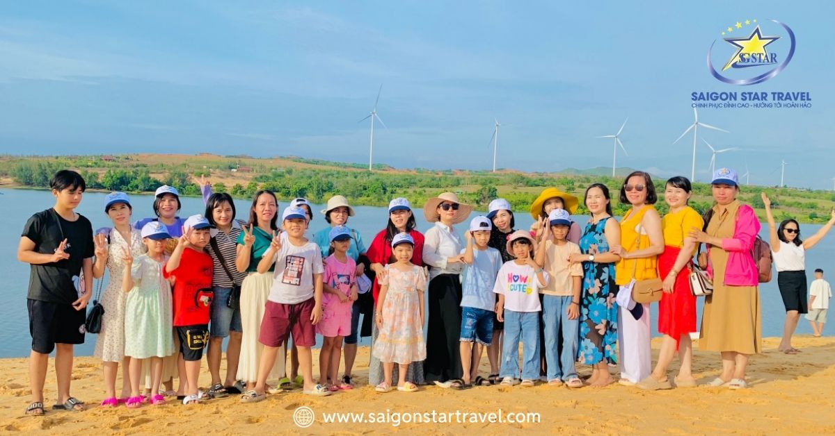 Khách hàng tham quan Mũi Né cùng Saigon Star Travel