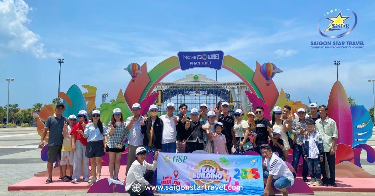 Khách hàng tham quan Saigon Star Travel