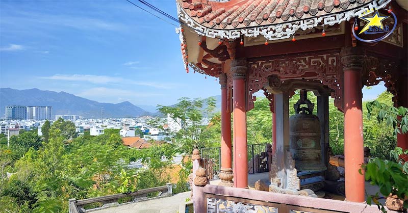 Chùa Long Sơn Nha Trang - Ngôi chùa linh thiêng với vẻ đẹp tráng lệ | Saigon Star Travel Cảnh quan TP Nha Trang nhìn từ Tháp Chuông