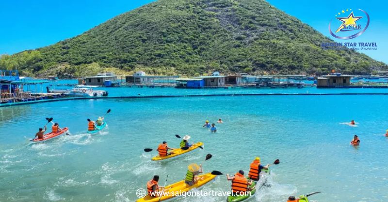 Trải nghiệm chèo thuyền kayak tại đảo Robinson Nha Trang