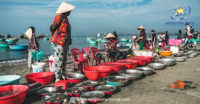 Làng Chài Mũi Né Và Những Điều Thú Vị | Saigon Star Travel Chợ hải sản