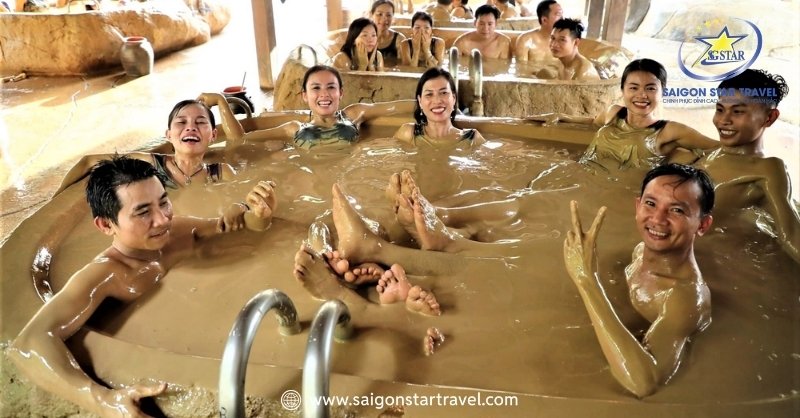 Tắm bùn Khoáng tại khu du lịch Cổ thạch
