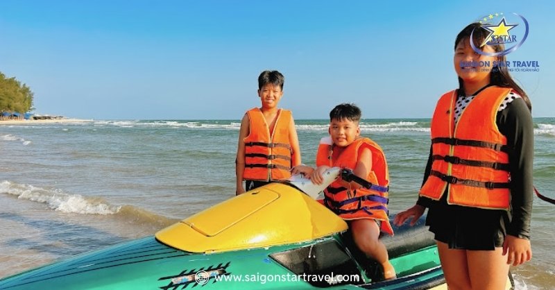 Khám Phá Bãi Biển Cam Bình - Thiên Đường Nghỉ Dưỡng Tại Lagi | Saigon Star Travel Lái Cano