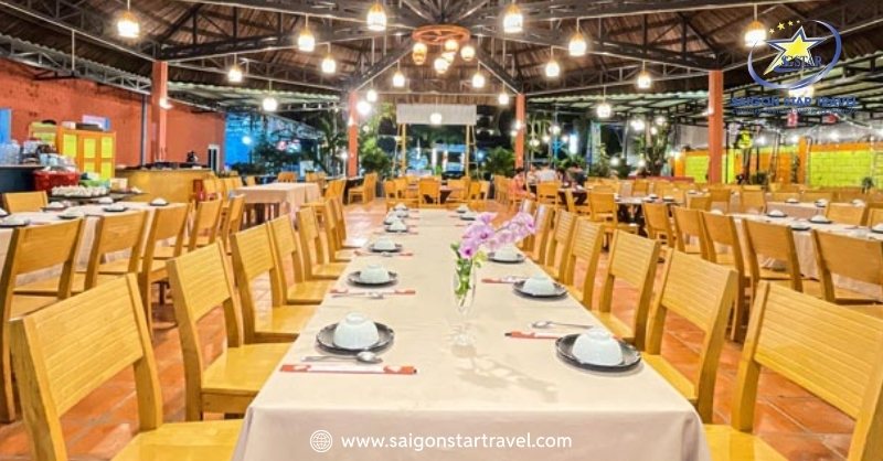 Mách Bạn Top 10 Địa Điểm Ăn Hải Sản Ngon Ở Mũi Né "Quên Lối Về" | Saigon Star Travel Không gian tại Nhà hàng Năm Dư