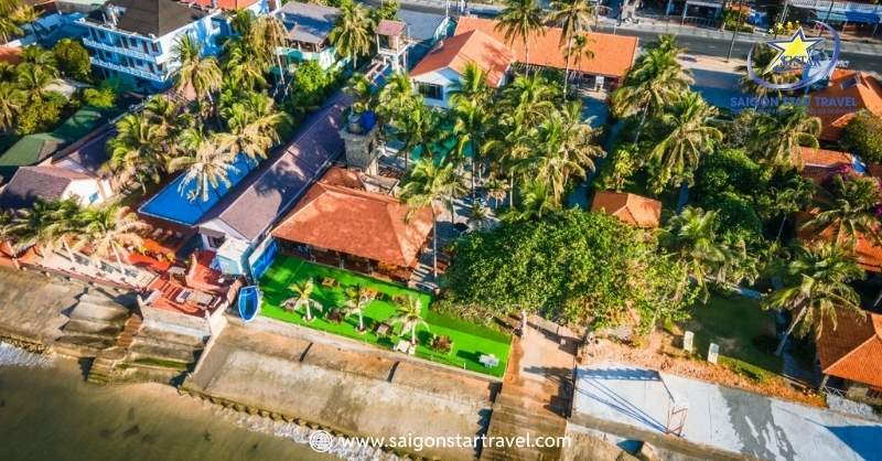 Mách Bạn Top 10 Địa Điểm Ăn Hải Sản Ngon Ở Mũi Né "Quên Lối Về" | Saigon Star Travel Nhiều cây xanh tại nhà hàng Vietnamhome cho cảm giác gần gũi và thoáng mát