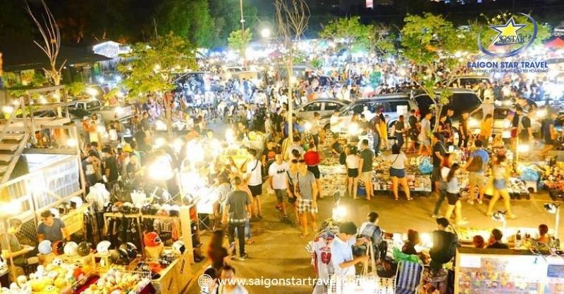 Không khí tại chợ Mũi Né