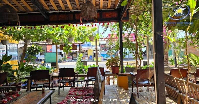 Khám Phá Maidi Homestay Mũi Né – Kỳ Nghỉ Biển Thoải Mái và Tiện Nghi | Saigon Star Travel Khu vực thưởng thức cà phê