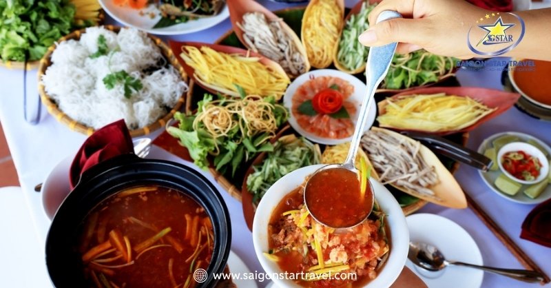 Quên Lối Về Với Lẩu Thả Mũi Né | Saigon Star Travel Trộn các nguyên liệu và dùng nước riêng