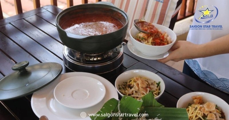 Quên Lối Về Với Lẩu Thả Mũi Né | Saigon Star Travel Dùng chan cùng với nước lẩu vị đậm đà và nóng hổi