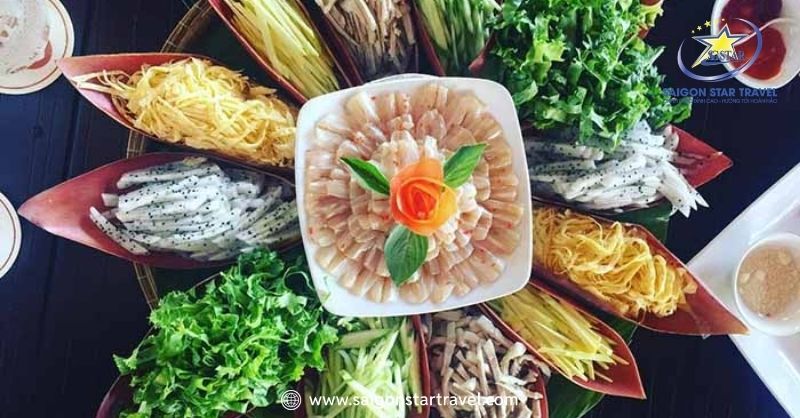 Quên Lối Về Với Lẩu Thả Mũi Né | Saigon Star Travel Các nguyên liệu được xái sợi để làm lẩu thả Mũi Né