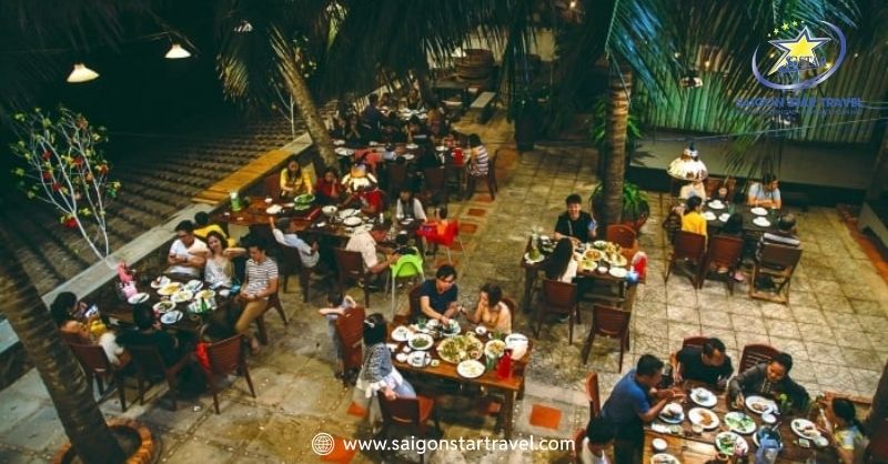 Phan Thiết Về Đêm: Top Hoạt Động Hấp Dẫn Không Thể Bỏ Lỡ | Saigon Star Travel Quán hải sản biển Phan Thiết về đêm
