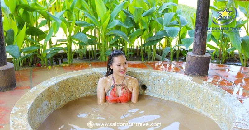 Trung Tâm Bùn Khoáng Mũi Né: Lợi Ích Sức Khỏe Và Địa Điểm Nên Đến | Saigon Star Travel Tắm bùn khoáng Mũi Né tại Suối Tiên