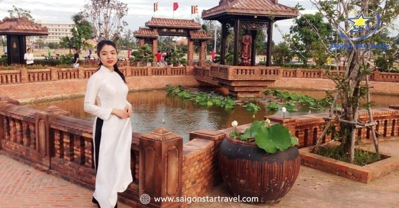 Chùa Thanh Minh Tự Phan Thiết - Tìm Sự An Yên Giữa Đời Bộn Bề | Saigon Star Travel Du khách ghé thăm chùa Thanh Minh Tự Phan Thiết