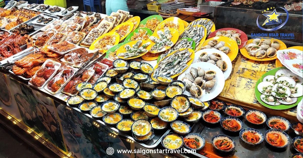 "Oanh tạc" chợ đêm Phú Quốc: Thiên đường ẩm thực của những tín đồ mê ăn vặt