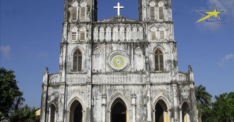 Du lịch Phú Yên đặt chân đến một miền đất mới | Saigon Star Travel Nhà thờ kiến trúc Gothic tại Phú Yên