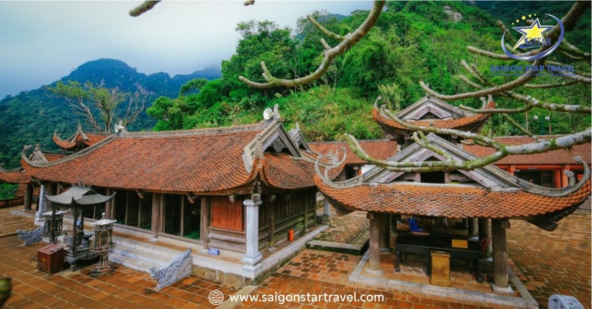 Chùa Hoa Yên nằm sừng sững trên núi Yên Tử