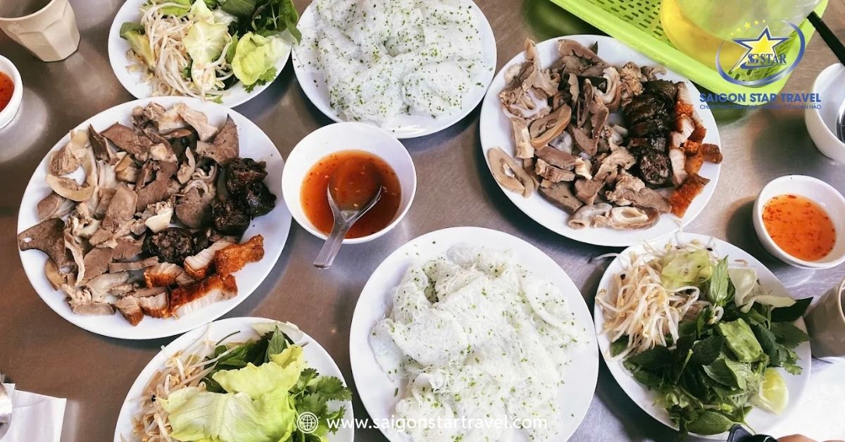 Bánh hỏi cháo lòng tại quán Hồng Thanh