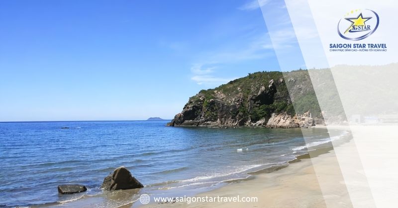 Bãi Bàu là một địa điểm ít người biết đến vời bờ biển trong veo