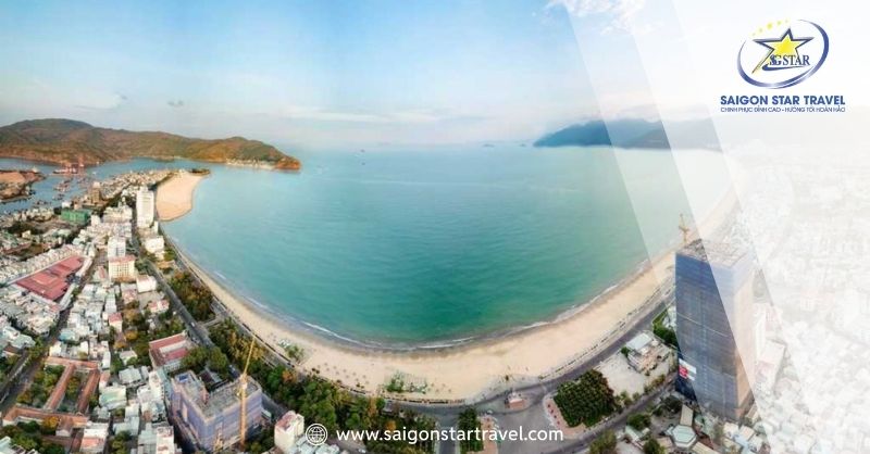 Bãi tắm Vầng Trăng Khuyết ở Biển Quy Nhơn