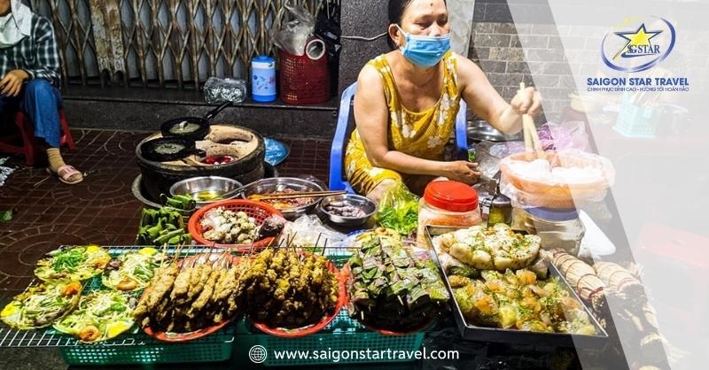 Các món ngon được bày bán tại phố ẩm thực Quy Nhơn