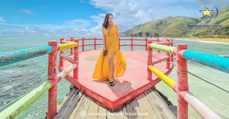 Chụp ảnh check in Cầu Trái Tim | Tour Kỳ Co – Eo Gió – Trung Lương 1 Ngày