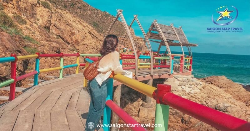 Chụp ảnh và ngắm biển tại Cầu Trái Tim | Tour Kỳ Co Eo Gió Hòn Khô 1 ngày