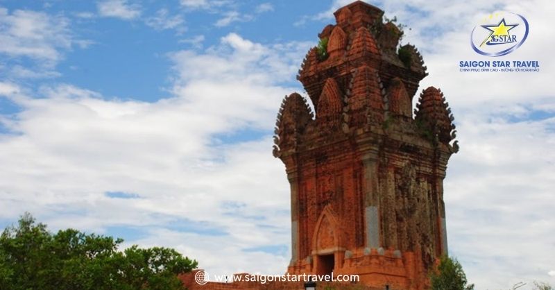 Tháp Cánh Tiên – Điểm đến gần với chùa Thiên Hưng