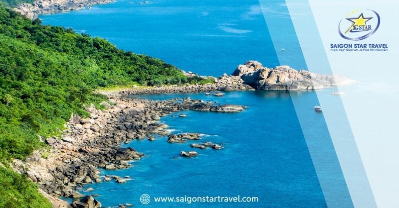 Ghềnh Ráng nổi tiếng với bãi biển sạch sẽ và những góc nhìn tuyệt đẹp ra biển cả