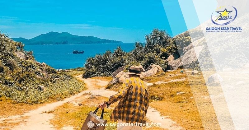 Chuẩn bị đầy đủ trang phục phù hợp để chuyến du lịch Quy Nhơn tự túc được thuận lợi