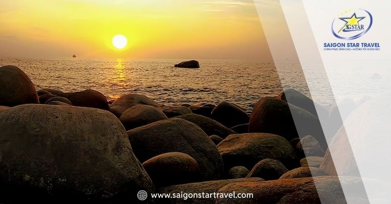 Bình minh trên bãi đá Trứng