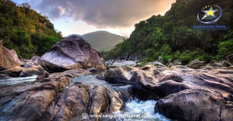 Tên gọi Hầm Hô được xuất phát từ địa hình đặc biệt của nơi này