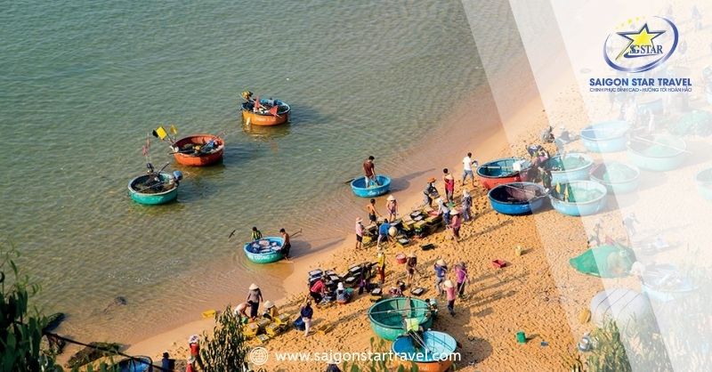 Tận hưởng trải nghiệm tại Làng chài Nhơn Lý