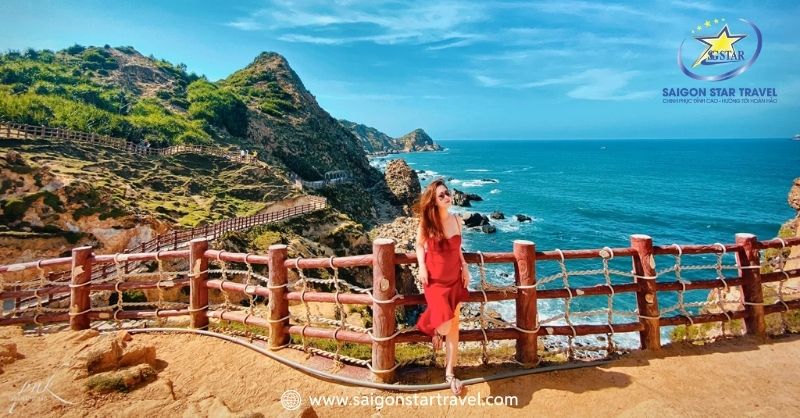 Thả dáng chụp ảnh tại Vịnh Eo Gió | Tour Kỳ Co Eo Gió Hòn Khô 1 ngày