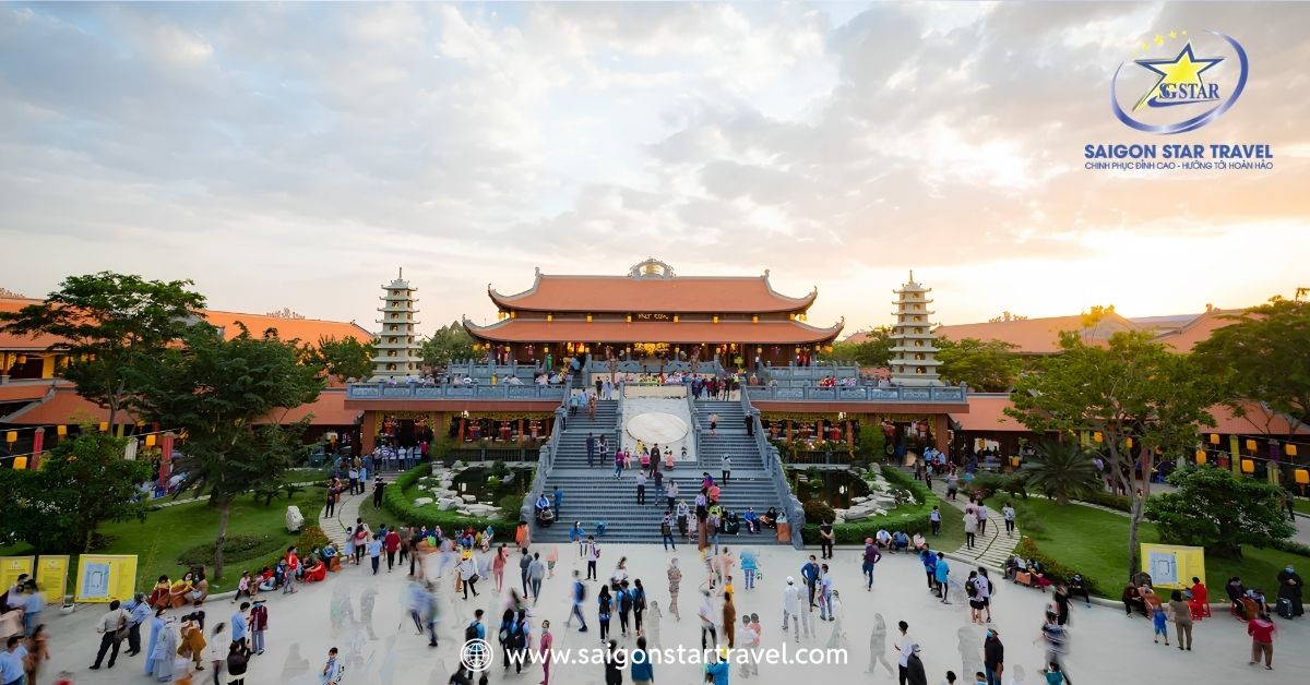 Toàn cảnh Tu viện Vĩnh Nghiêm ở Sài Gòn