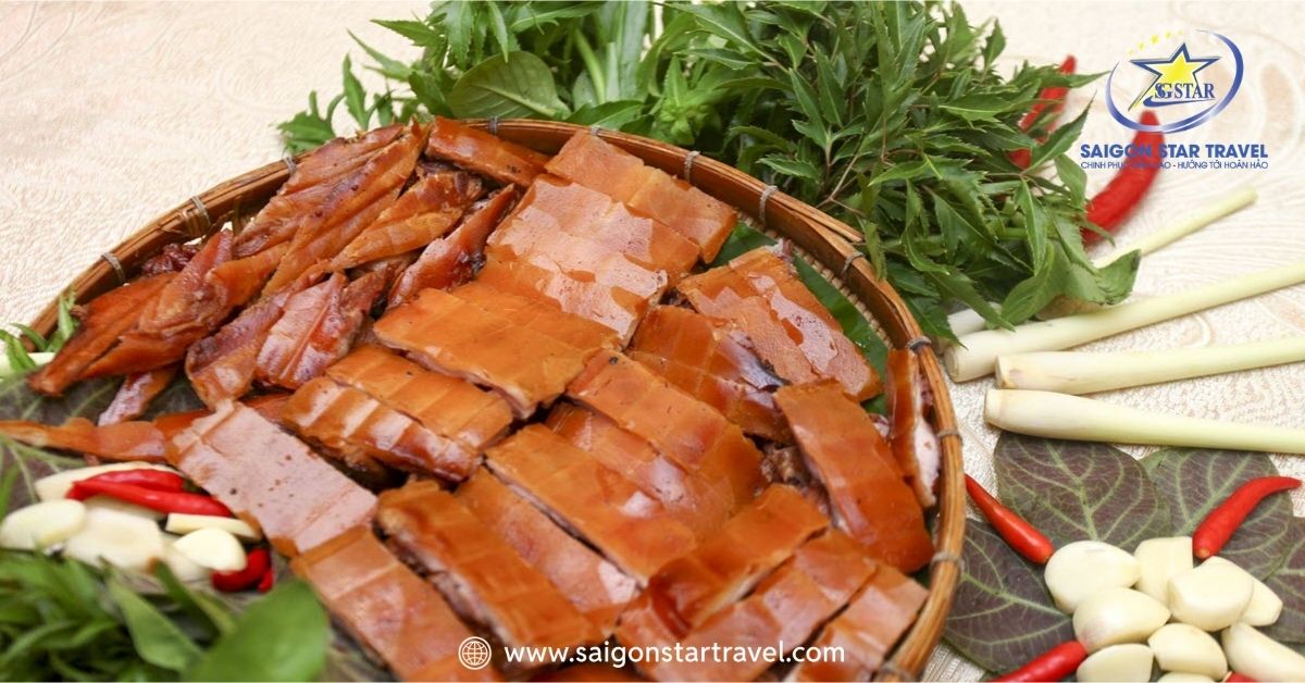 Thưởng thức Heo quay Măng Đen