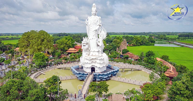 Cẩm Nang Du Lịch Cho Gia Đình - Cho Chuyến Đi Trọn Vẹn | Saigon Star Travel Tượng Phật Quan Âm tại Chùa Gò Kén