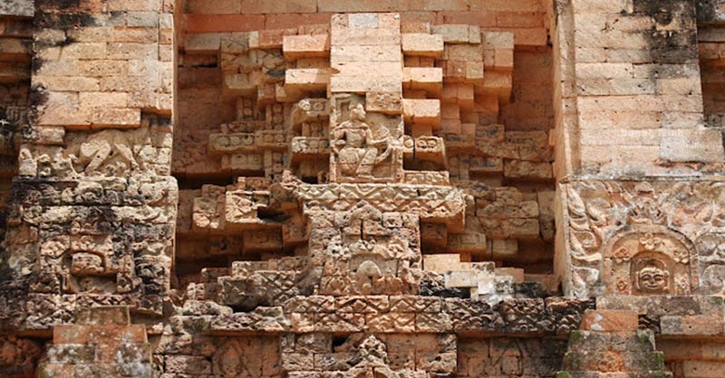 Top 10 Địa điểm Du lịch Tây Ninh không thể bỏ qua | Saigon Star Travel Hoạ tiết điêu khắc tinh xảo tại Tháp Chóp Mạt